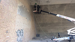 Fassadenreinigung eines Hangers